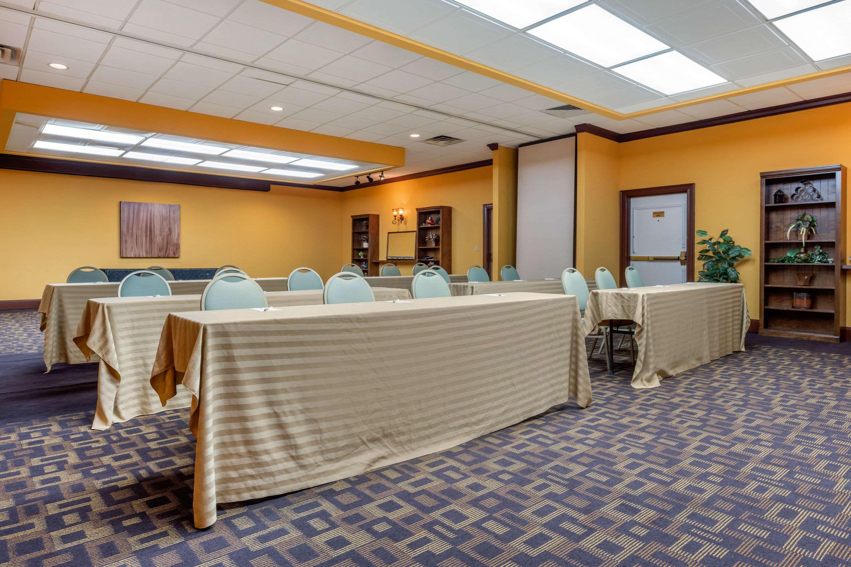 ניו קמברלנד Clarion Hotel And Conference Center Harrisburg West מראה חיצוני תמונה