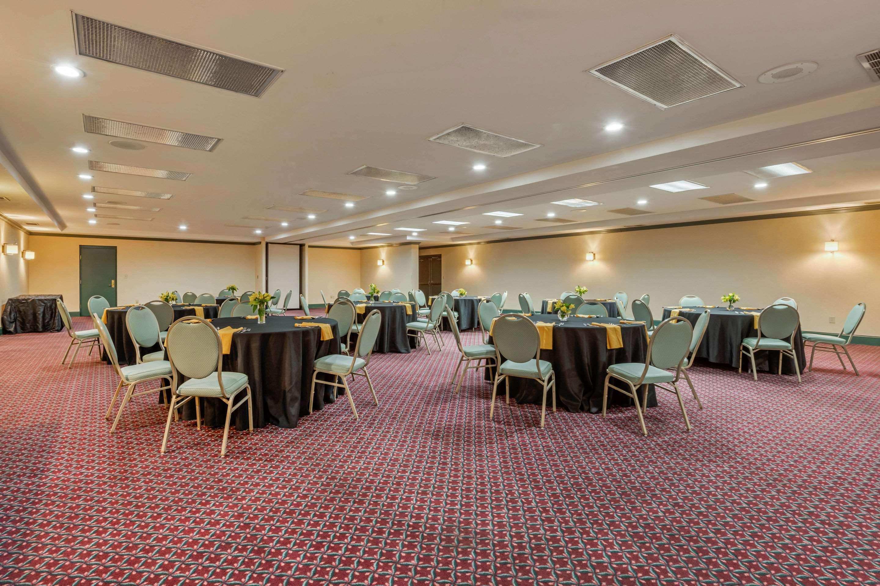 ניו קמברלנד Clarion Hotel And Conference Center Harrisburg West מראה חיצוני תמונה