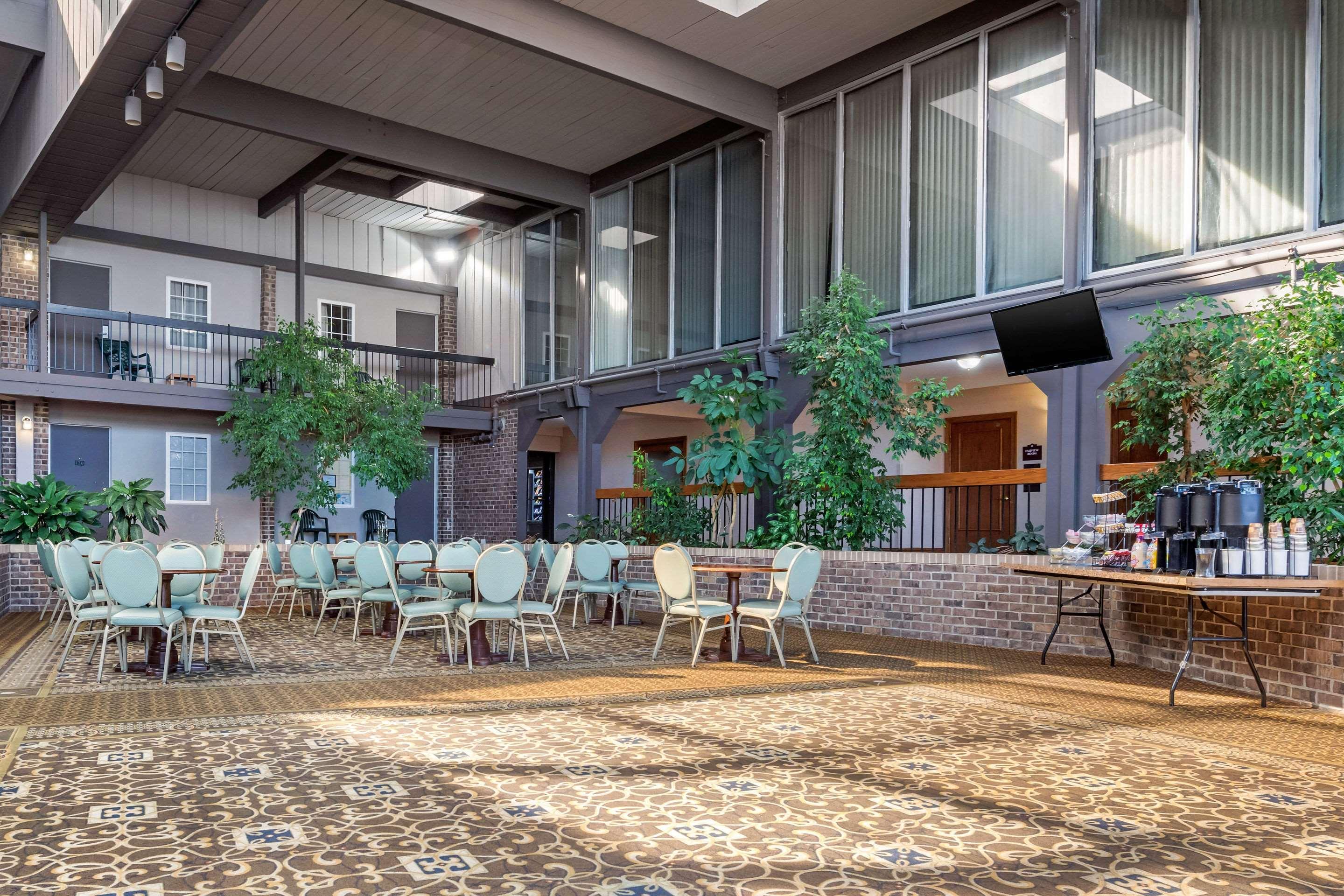 ניו קמברלנד Clarion Hotel And Conference Center Harrisburg West מראה חיצוני תמונה