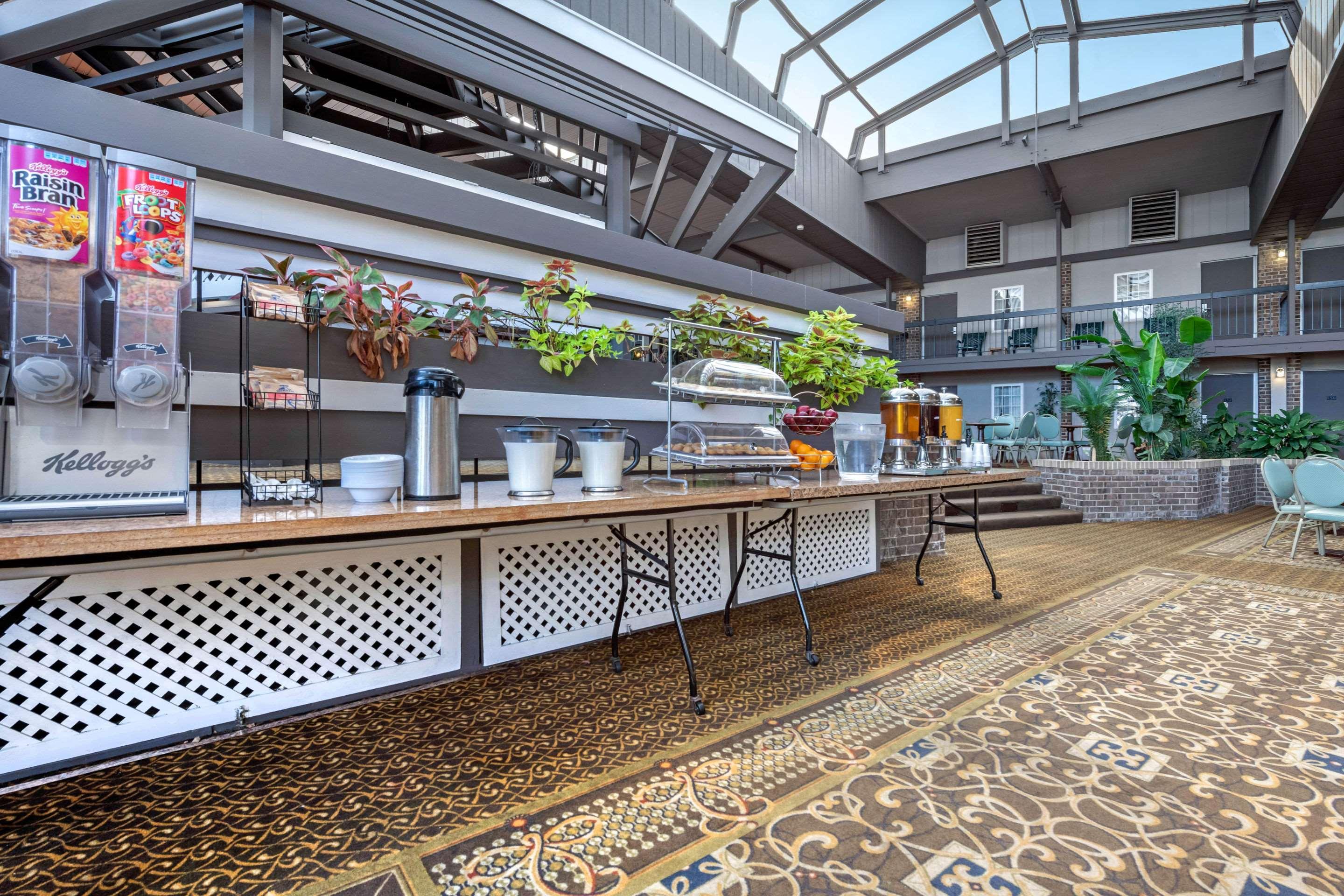 ניו קמברלנד Clarion Hotel And Conference Center Harrisburg West מראה חיצוני תמונה