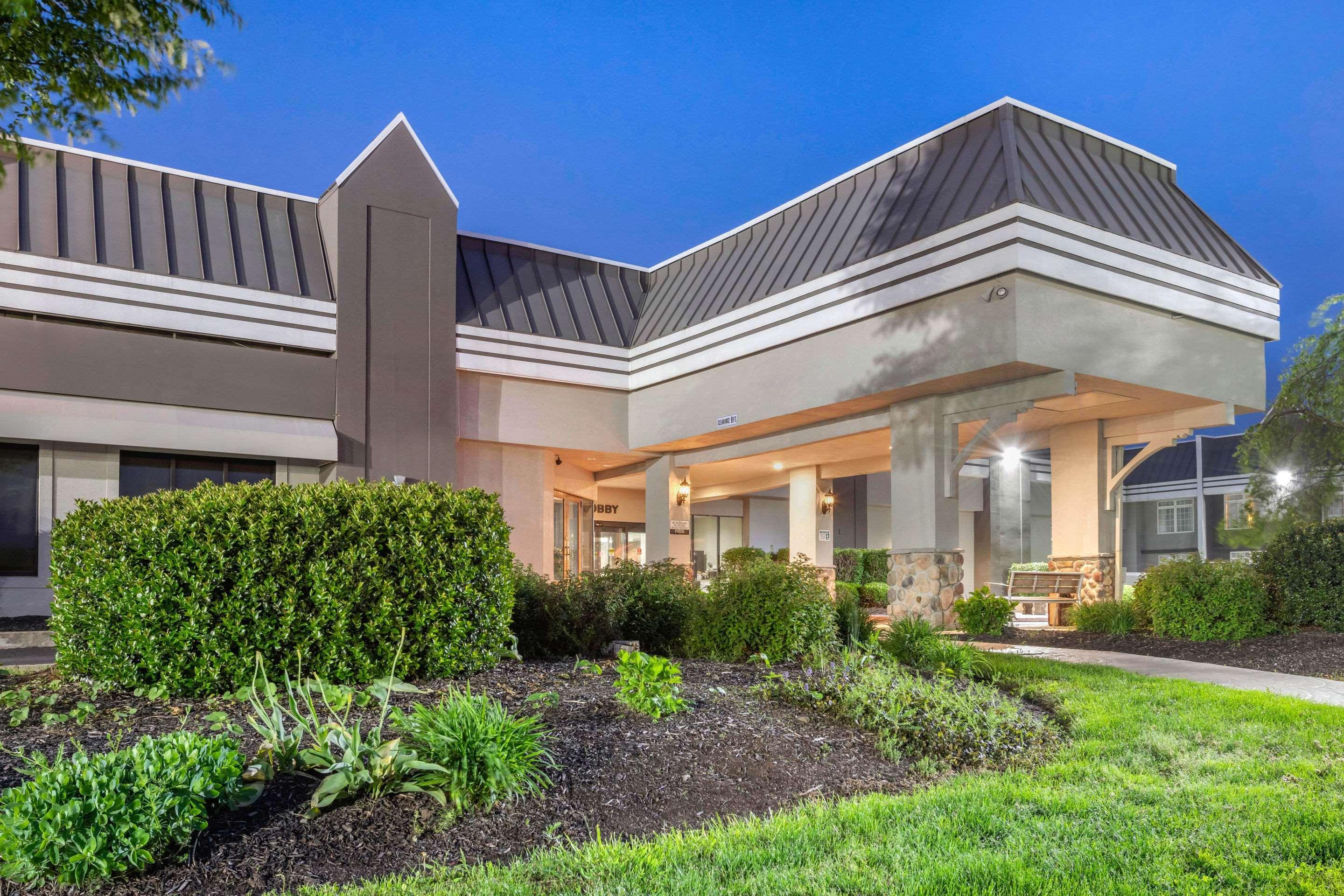 ניו קמברלנד Clarion Hotel And Conference Center Harrisburg West מראה חיצוני תמונה